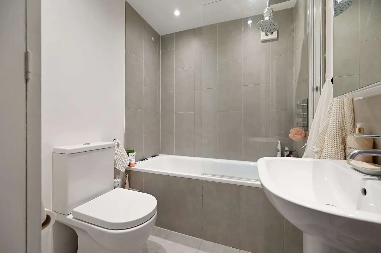 Shepherds Bush Road, London, W6 7PD, photo 2
