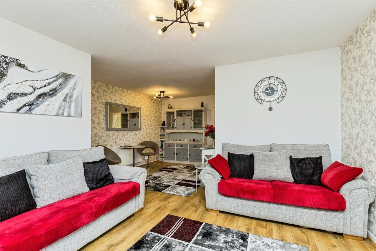 Excalibur Close, Ifield, RH11, photo 7