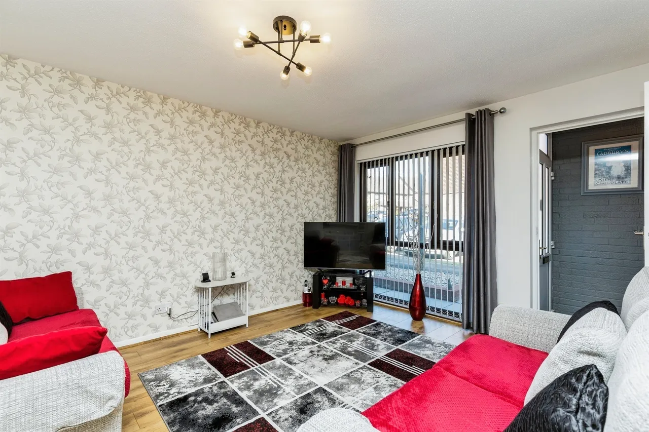 Excalibur Close, Ifield, RH11, photo 6
