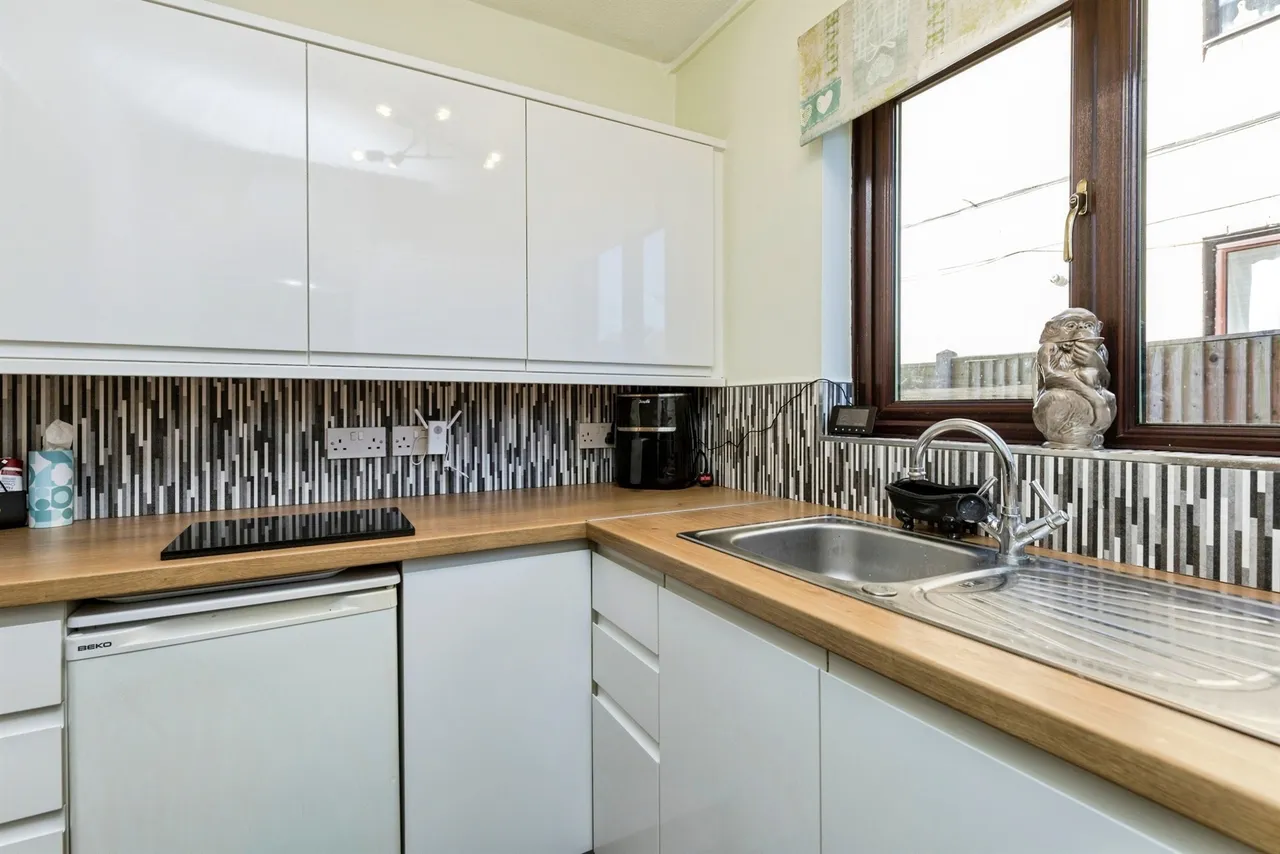 Excalibur Close, Ifield, RH11, photo 4