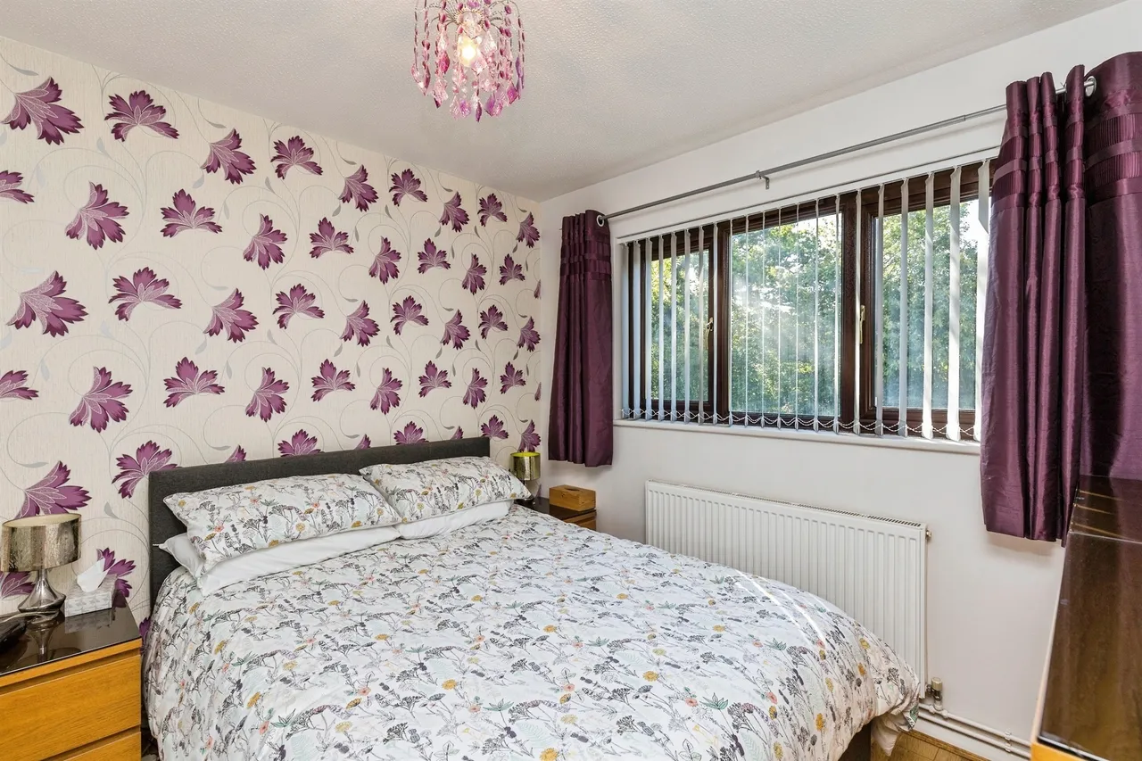 Excalibur Close, Ifield, RH11, photo 10