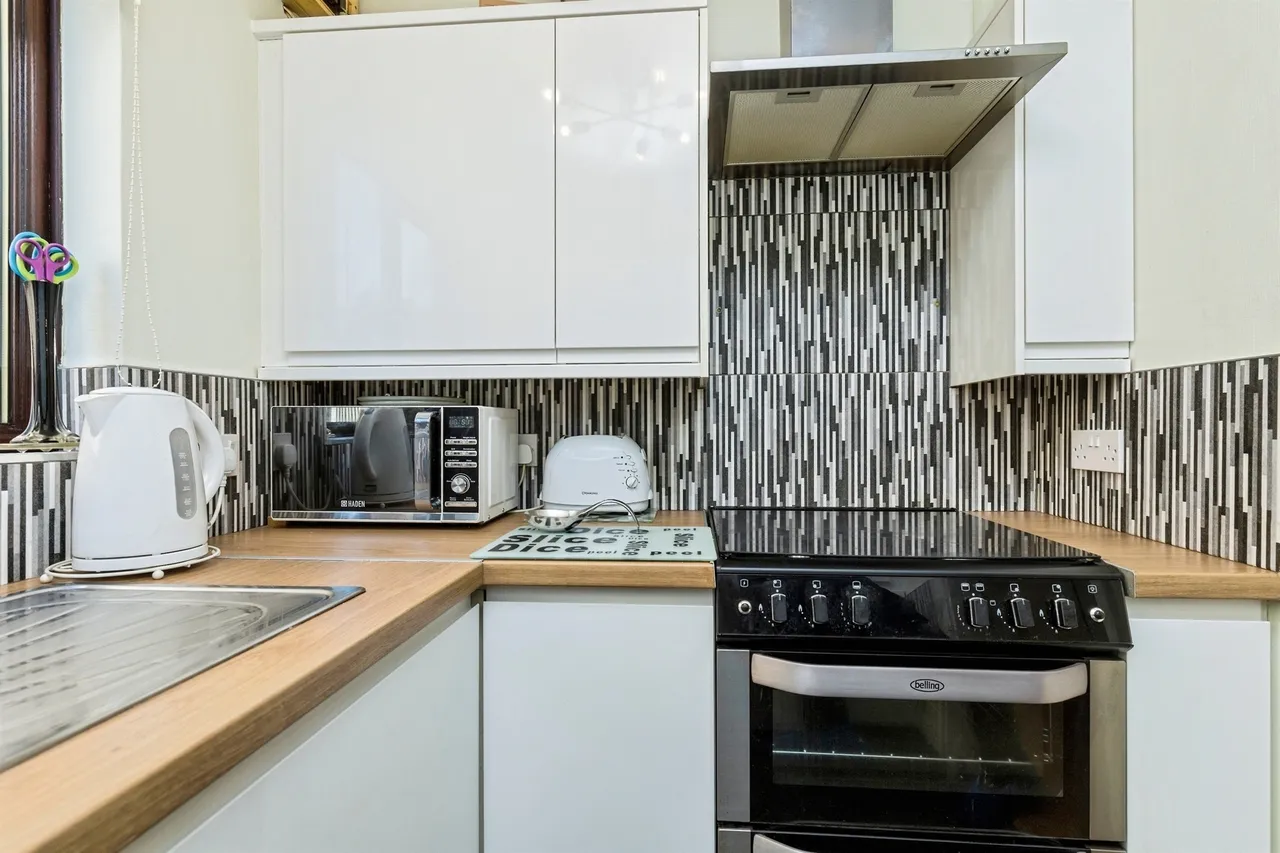 Excalibur Close, Ifield, RH11, photo 5