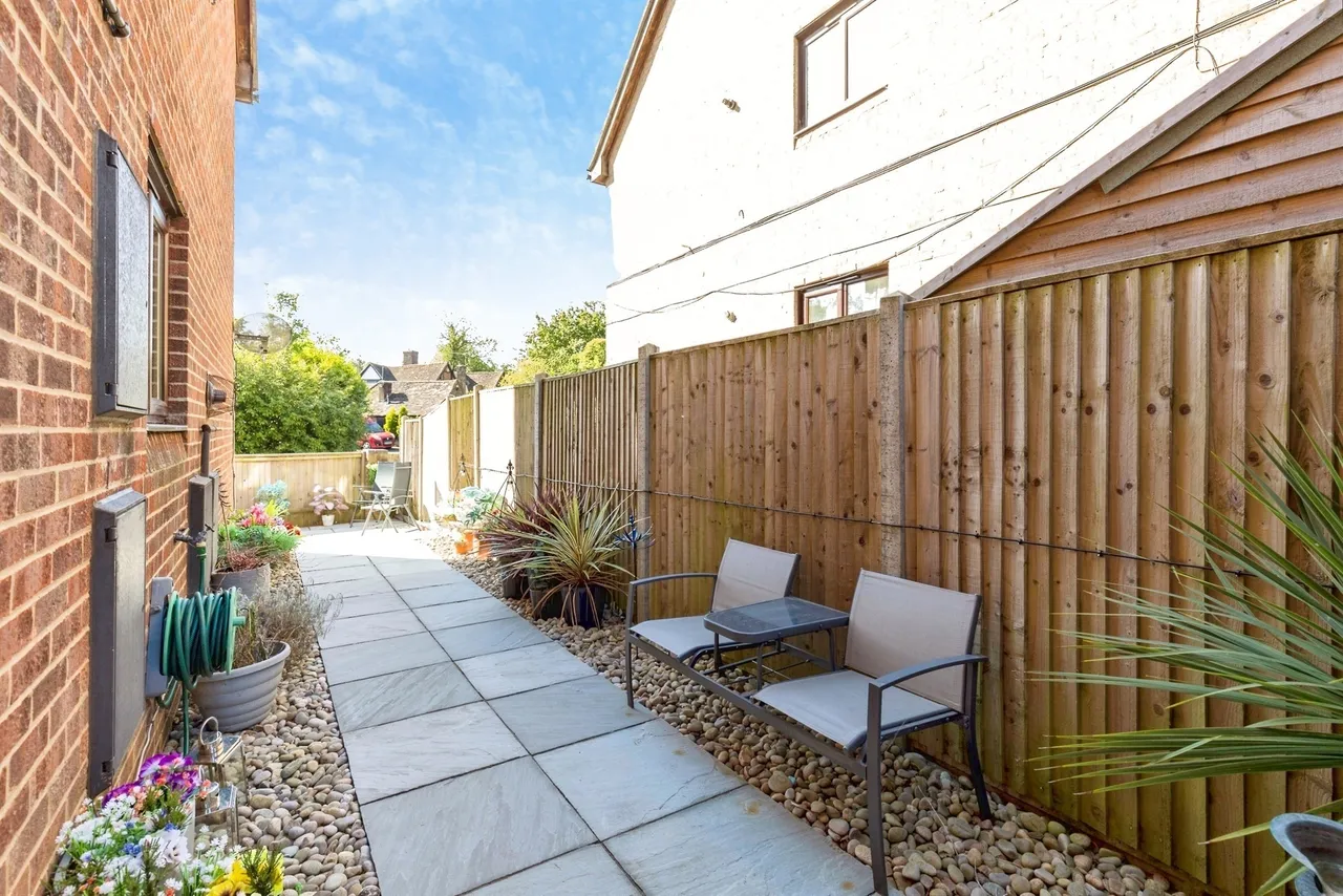 Excalibur Close, Ifield, RH11, photo 13