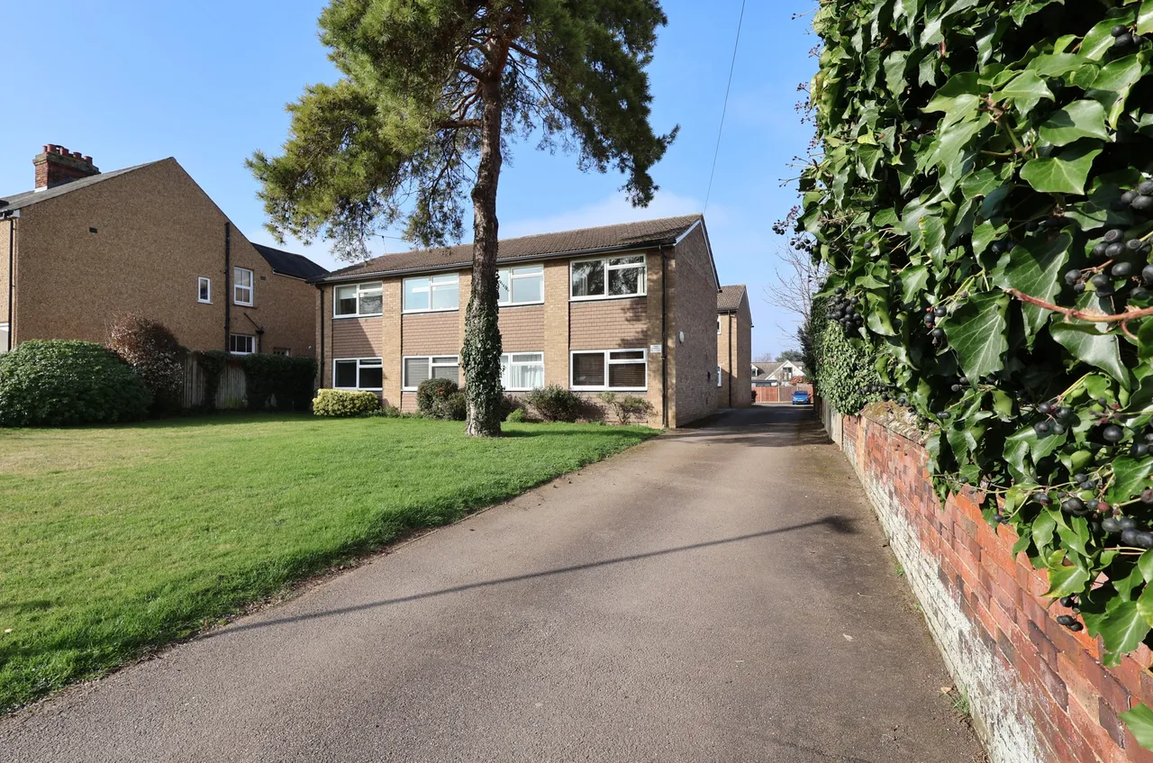 1 bed flat for sale — Hartland Court, Gaping Lane, Hitchin