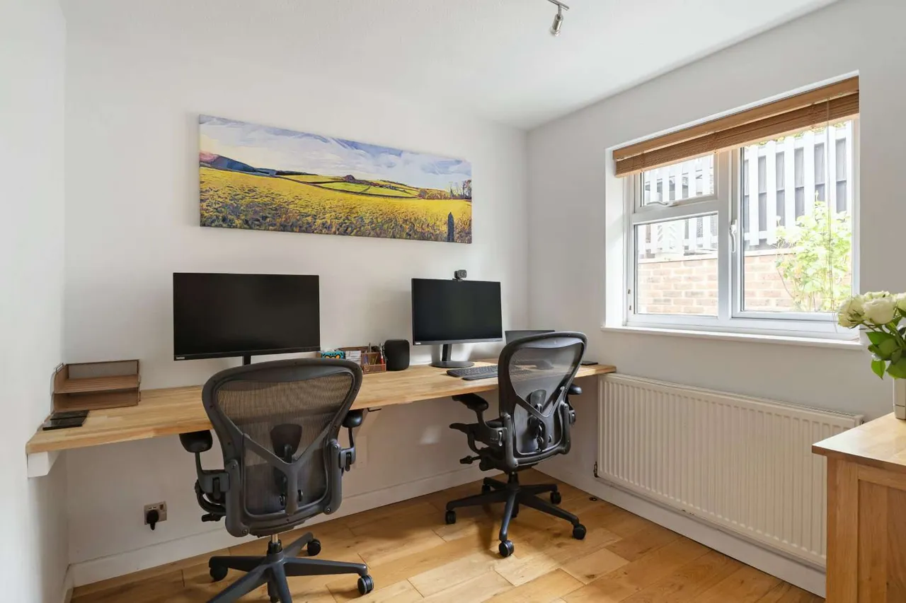 Roberts Close, Kings Worthy, SO23, photo 7