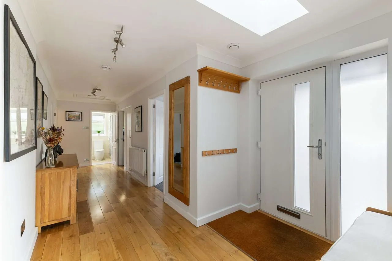 Roberts Close, Kings Worthy, SO23, photo 8