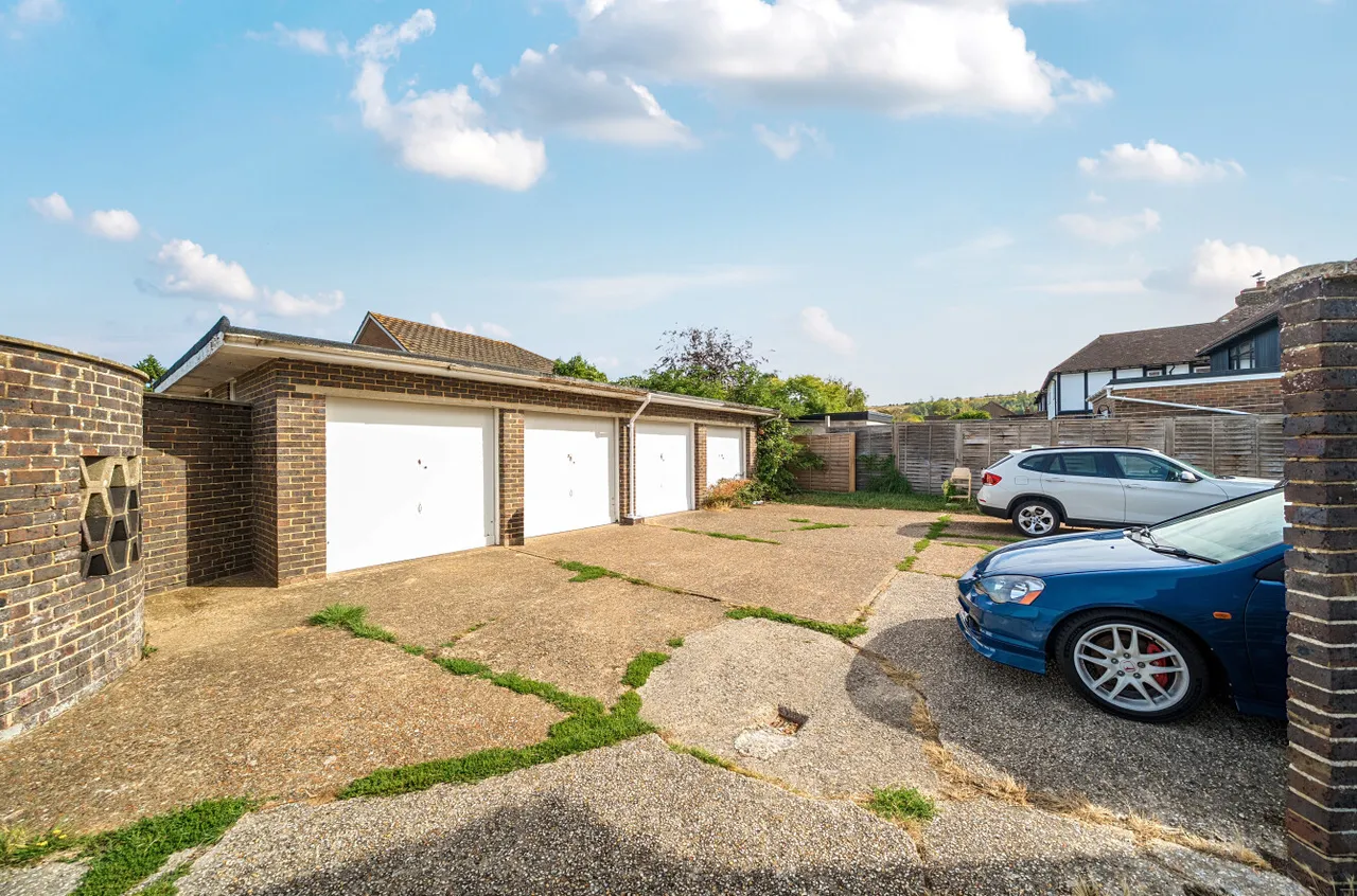 Cissbury Avenue, Findon Valley, BN14, photo 6