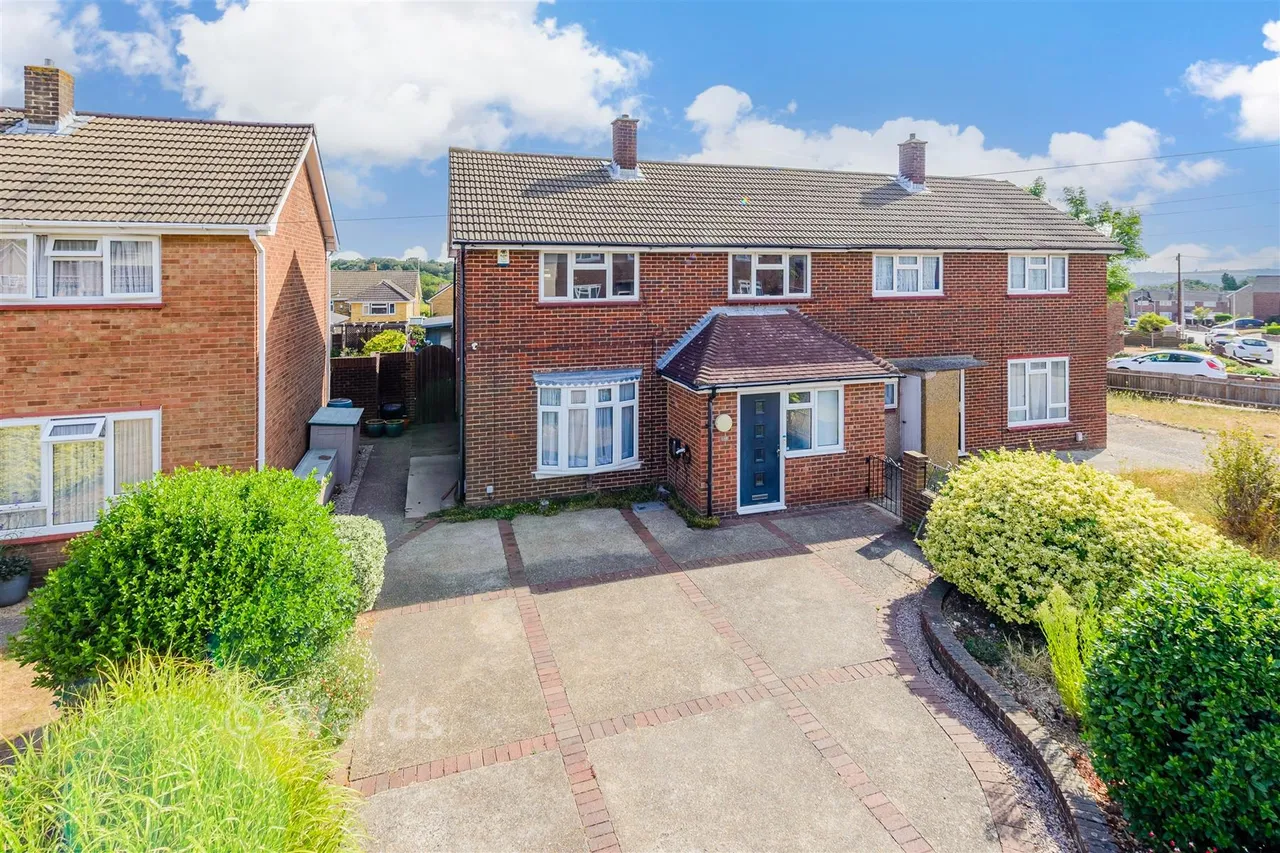 3 bed house for sale, Tern Crescent, Rochester, ME2