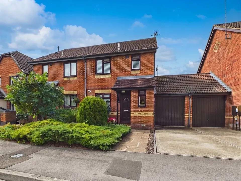 3 bed house for sale, Oak Tree Way, Horsham