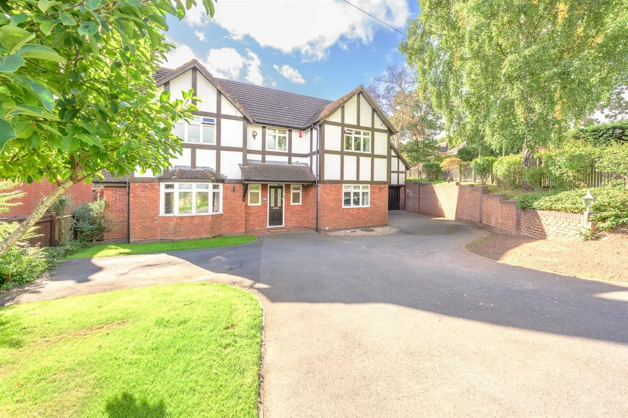 4 bed house for sale, Hyperion Road, Stourton, DY7