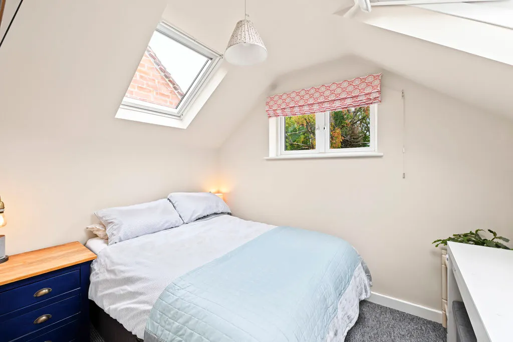 London Road, Aston Clinton, HP22, photo 5