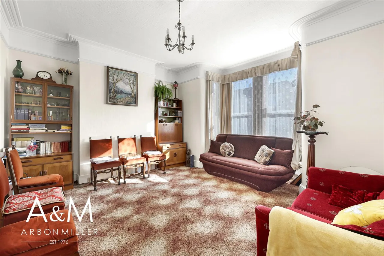 Airthrie Road, Goodmayes, Essex, Ilford, IG39QU, photo 4