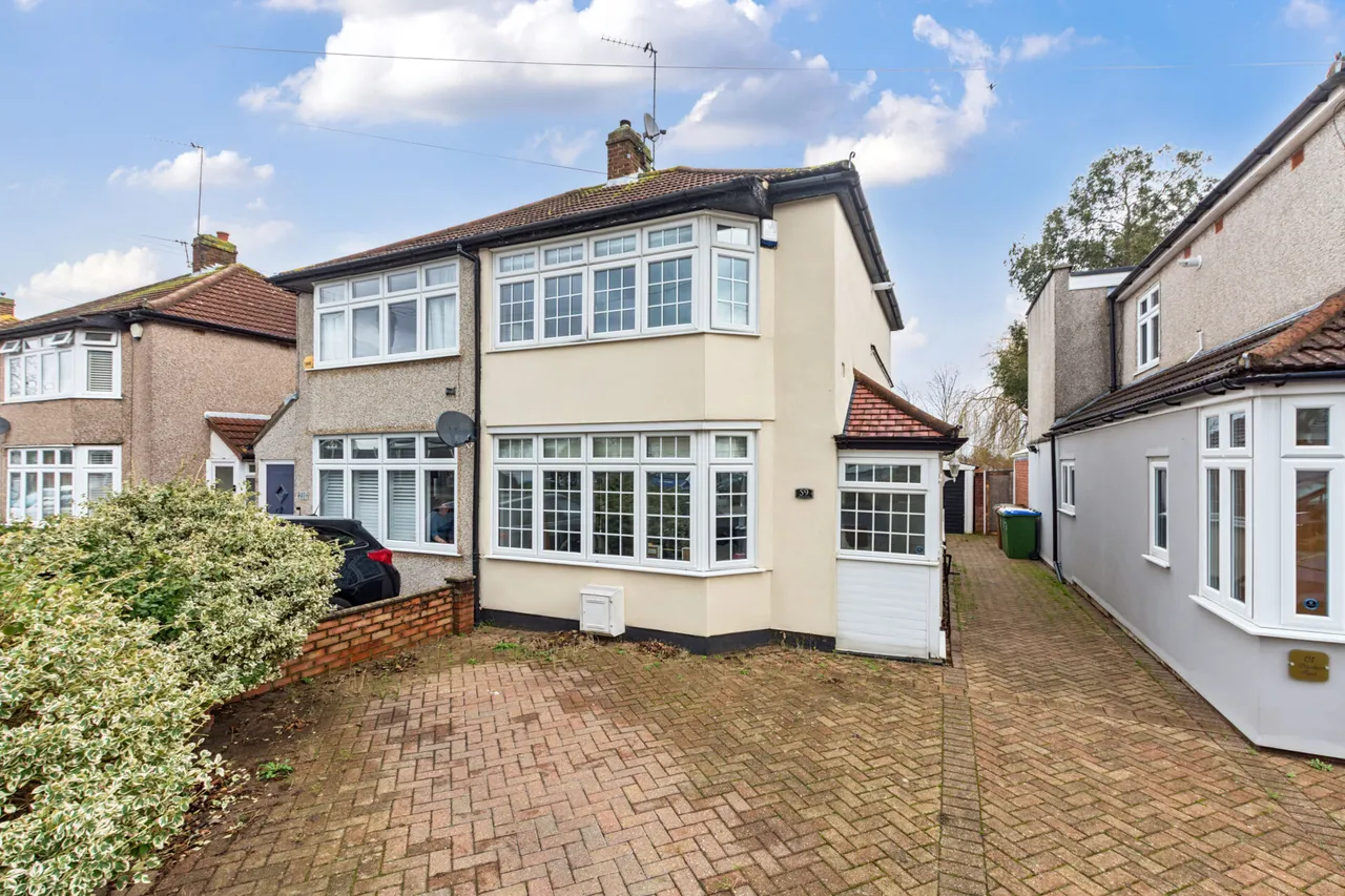 2 bed house for sale — Merlin Road, Welling