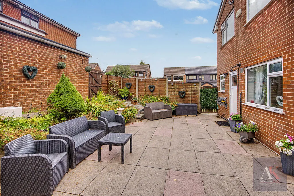 Crowshaw Drive Healey, Rochdale OL12 0SR, photo 17
