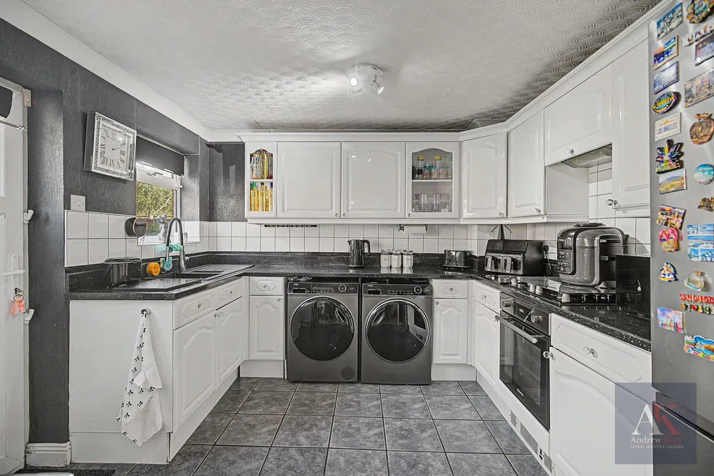 Crowshaw Drive Healey, Rochdale OL12 0SR, photo 5