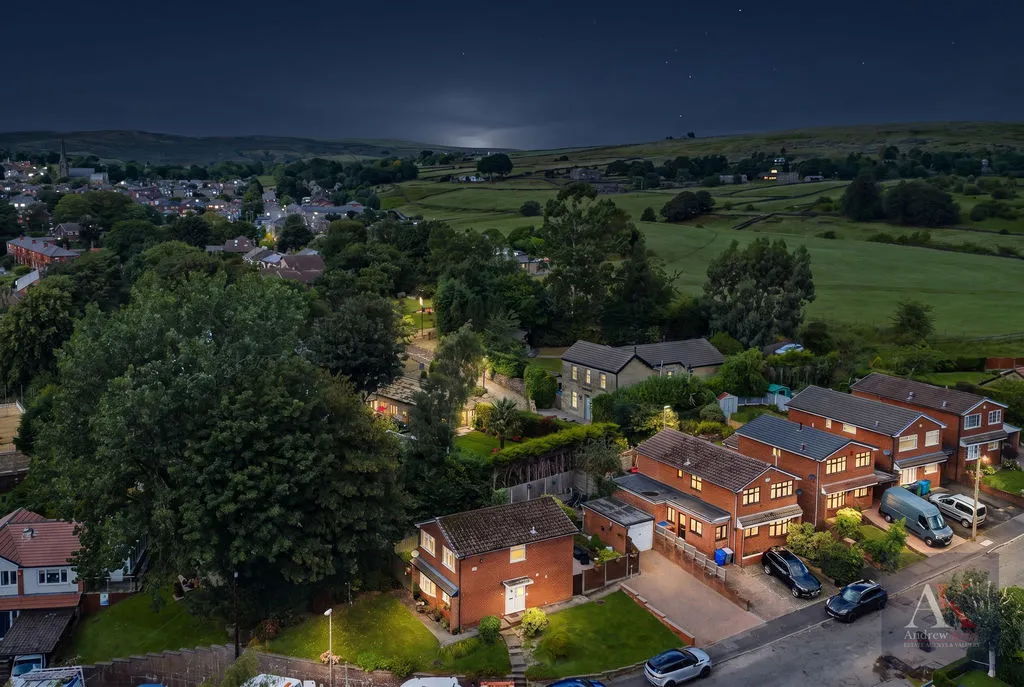 Crowshaw Drive Healey, Rochdale OL12 0SR, photo 25