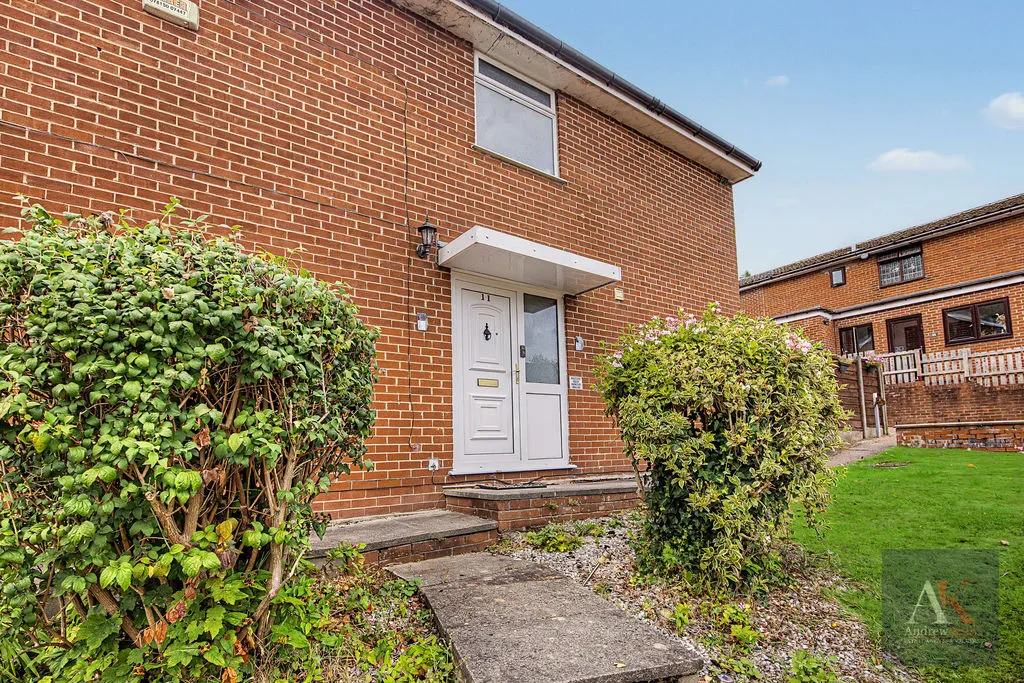 Crowshaw Drive Healey, Rochdale OL12 0SR, photo 2