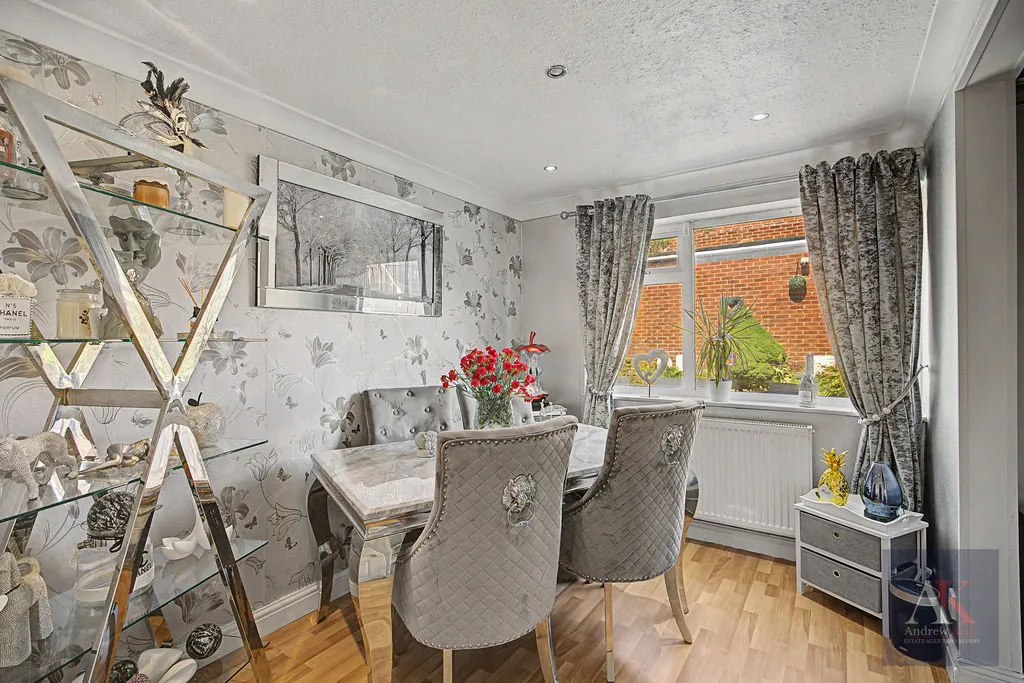 Crowshaw Drive Healey, Rochdale OL12 0SR, photo 4