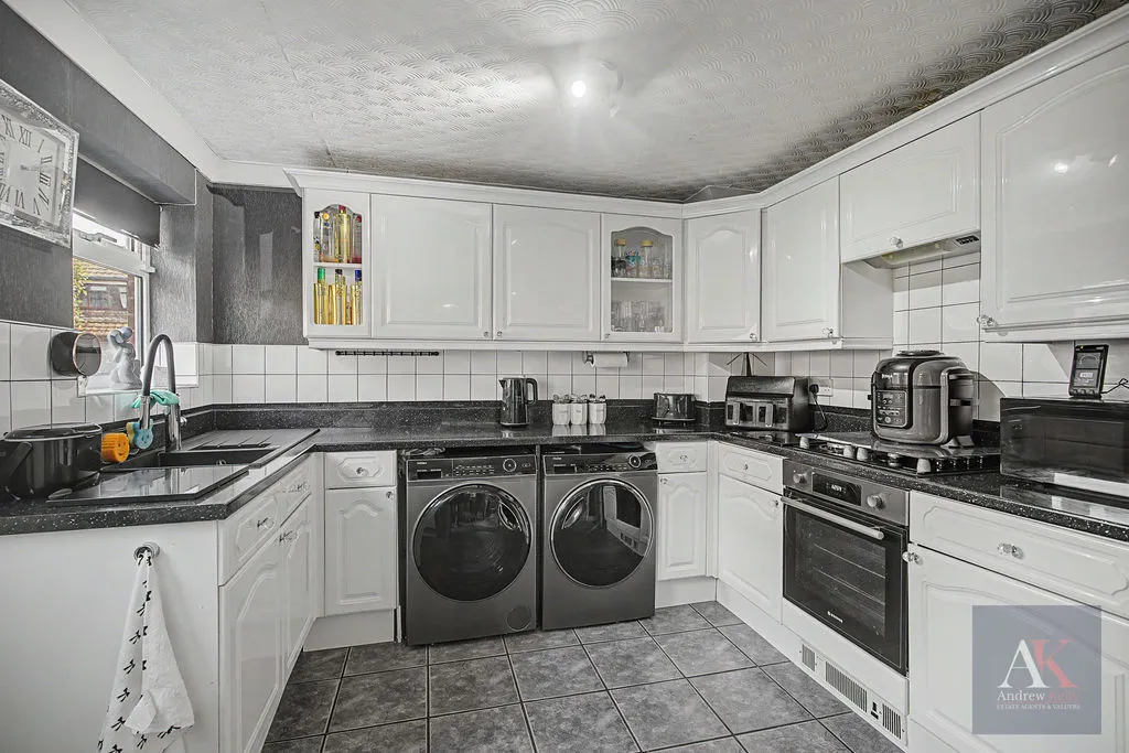 Crowshaw Drive Healey, Rochdale OL12 0SR, photo 6