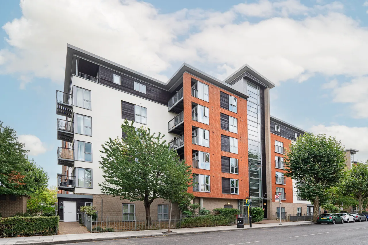 1 bed flat to rent — 32 Heathfield Court, 248 Tredegar Road, London