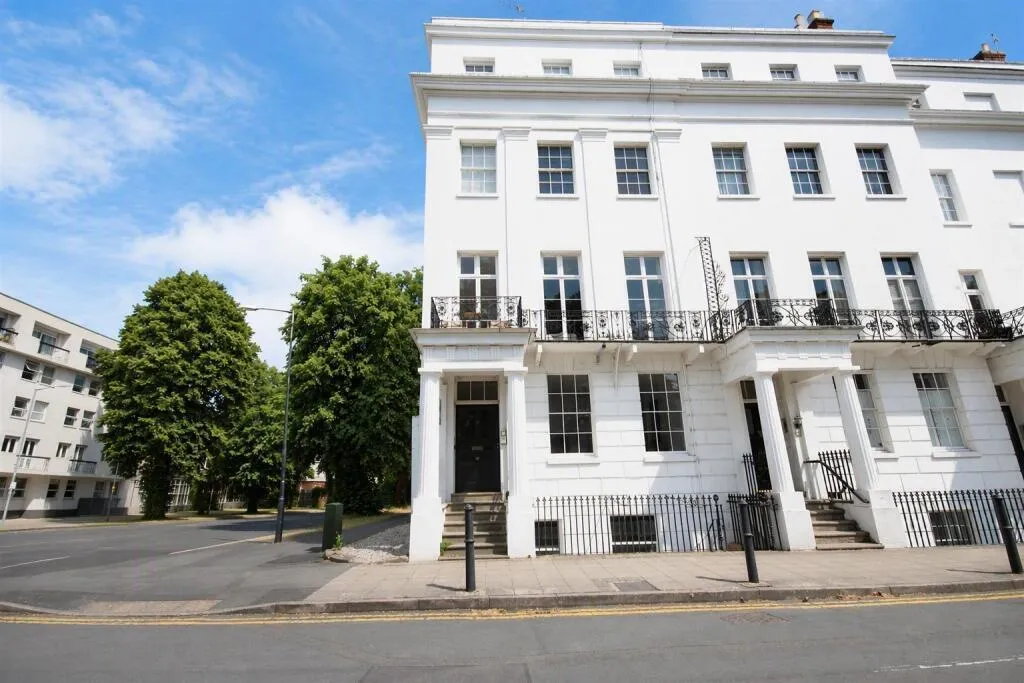 2 bed flat to rent, Clarendon Square, Leamington Spa, CV32