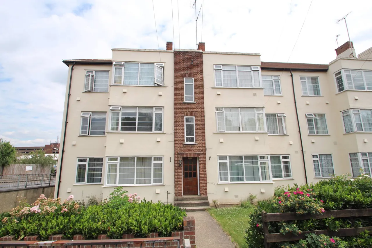 2 bed flat for sale — Jubilee Court, Spring Vale South, Dartford
