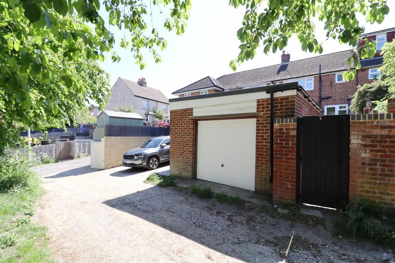 NASHENDEN LANE, ROCHESTER, ME1, photo 3
