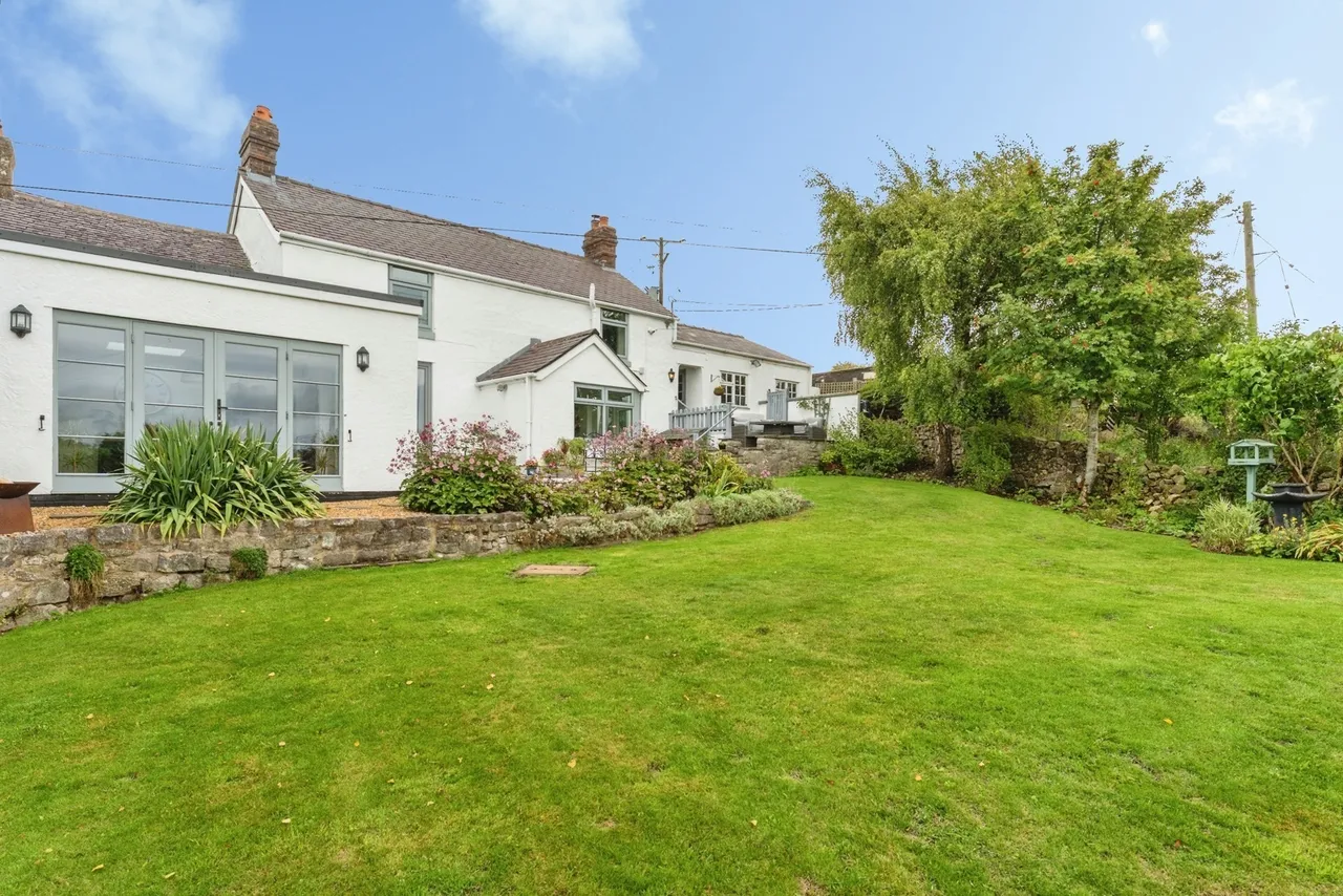 3 bed house for sale, Rhes-y-Cae, Holywell, CH8