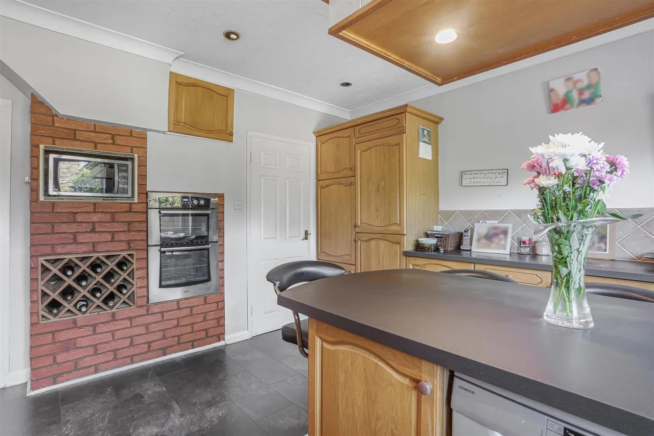 Sparrow Farm Road, Worcester Park, KT17 2LR, photo 7