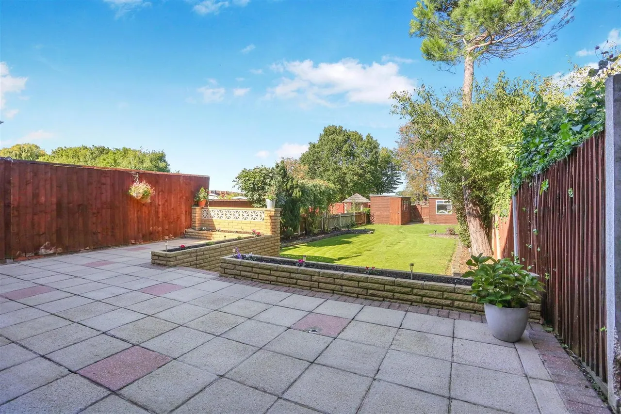 Sparrow Farm Road, Worcester Park, KT17 2LR, photo 8