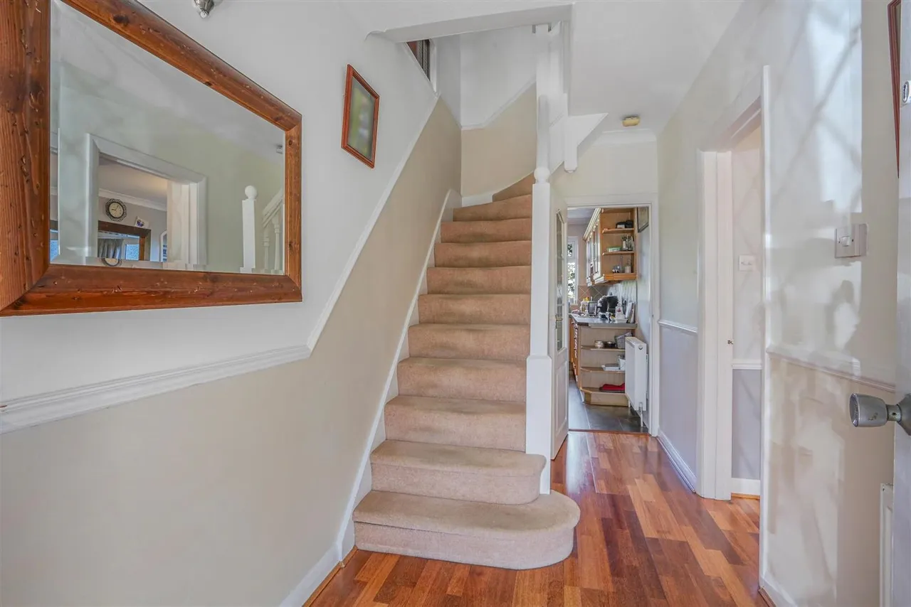 Sparrow Farm Road, Worcester Park, KT17 2LR, photo 12
