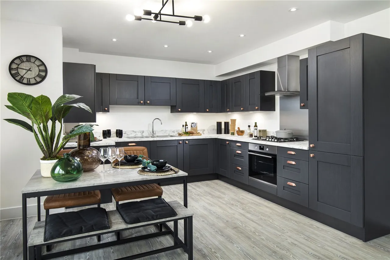 Bakeham Lane, Englefield Green, TW20, photo 2