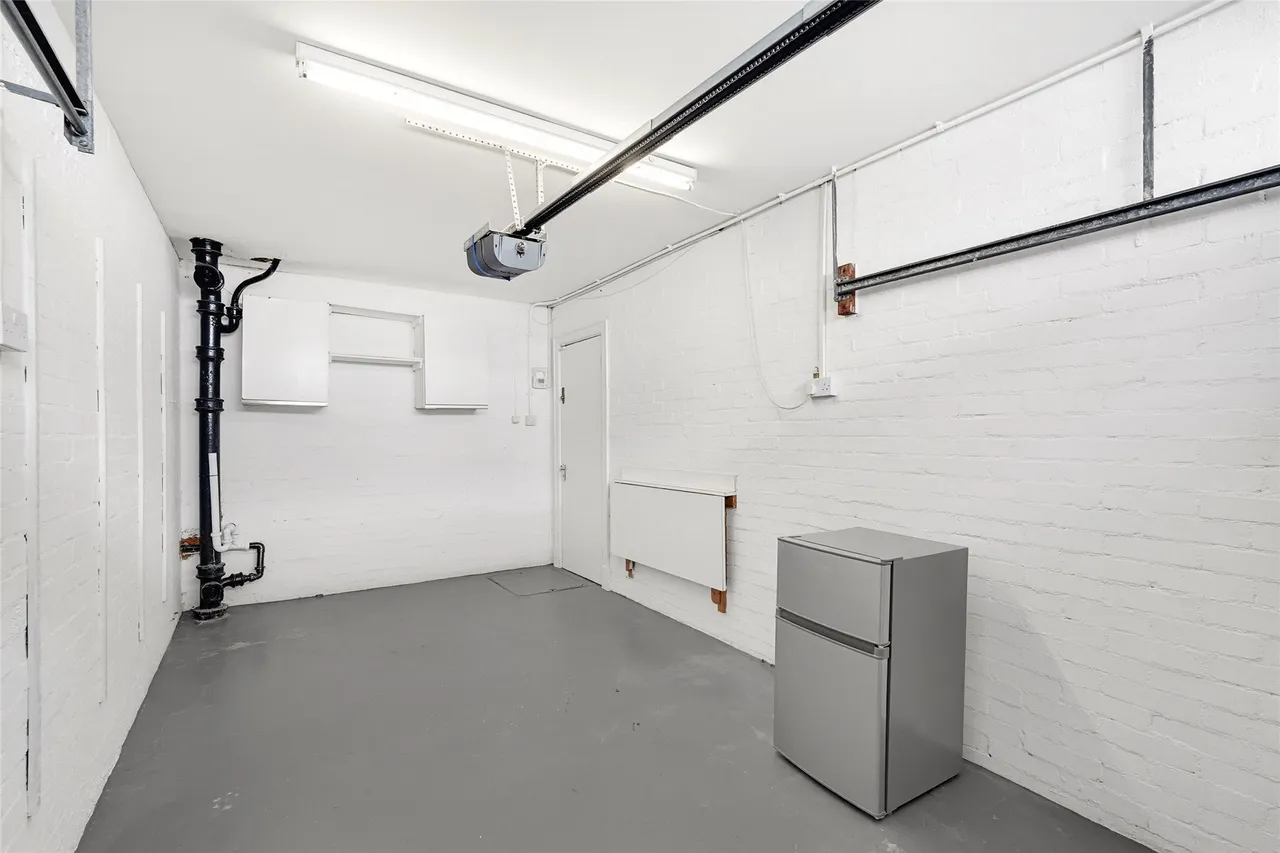 Cadogan Lane, London, SW1X, photo 12