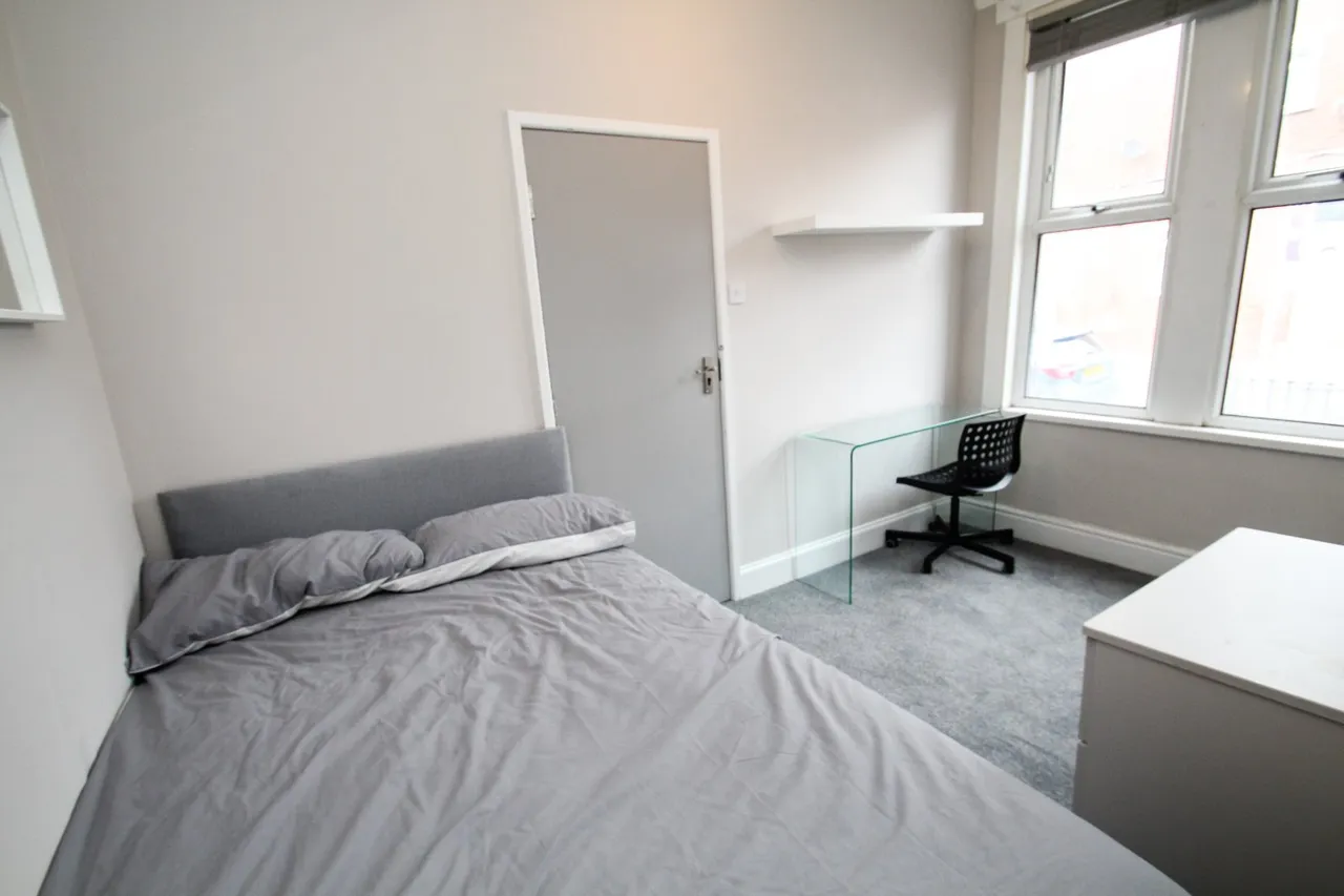 Burley Lodge Road, Hyde Park, LS6, photo 7