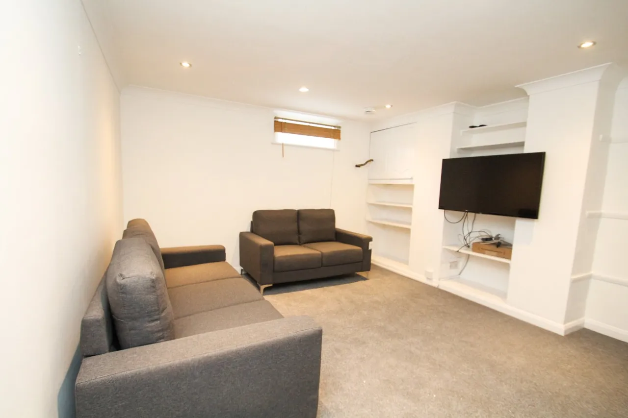 Burley Lodge Road, Hyde Park, LS6, photo 5