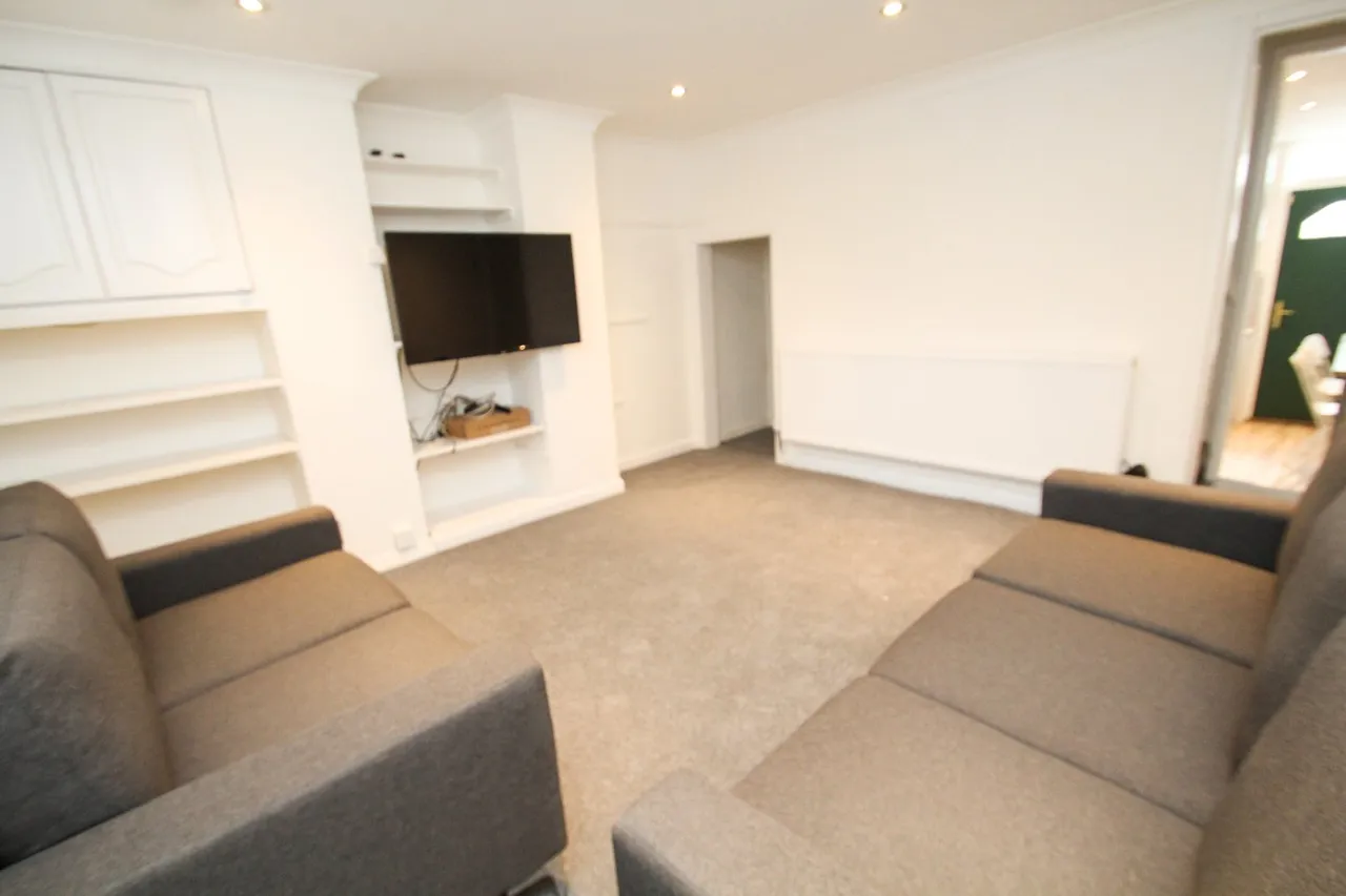 Burley Lodge Road, Hyde Park, LS6, photo 4