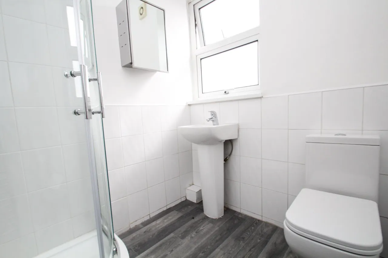 Burley Lodge Road, Hyde Park, LS6, photo 13