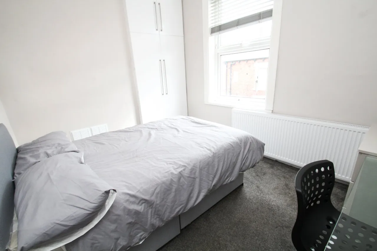 Burley Lodge Road, Hyde Park, LS6, photo 9
