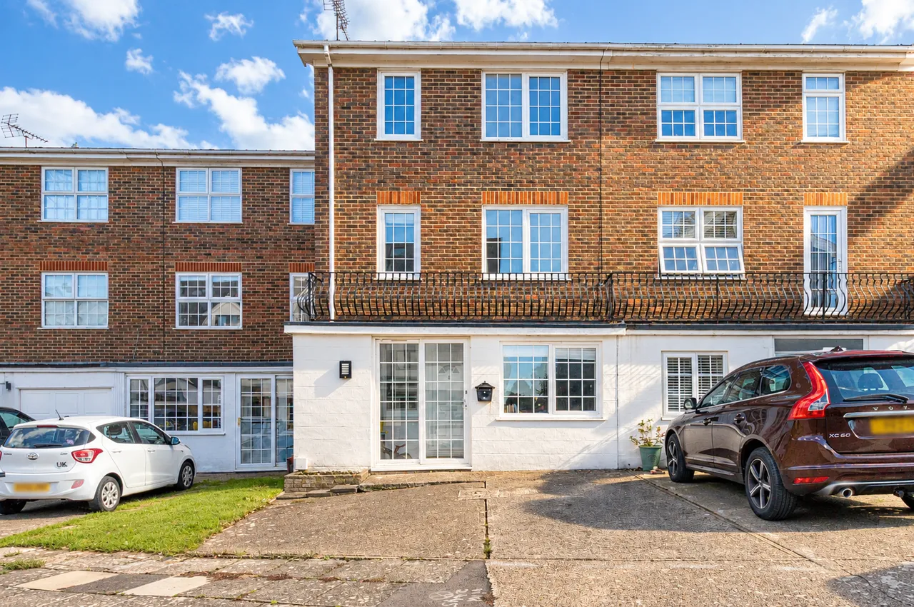 4 bed house for sale, Waterside Drive, Westgate-on-Sea, CT8