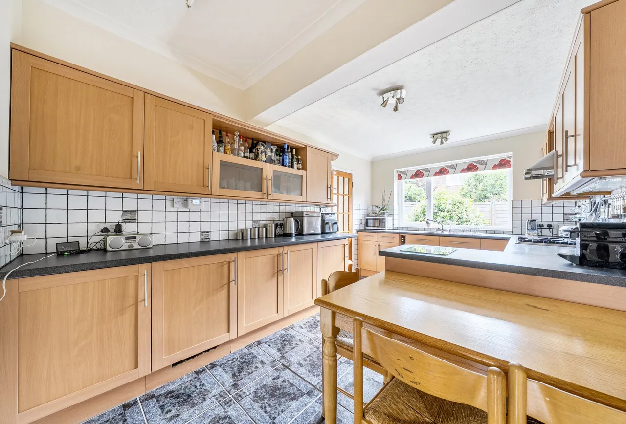 Oakwood Road, Horley, RH6 7BZ, photo 13