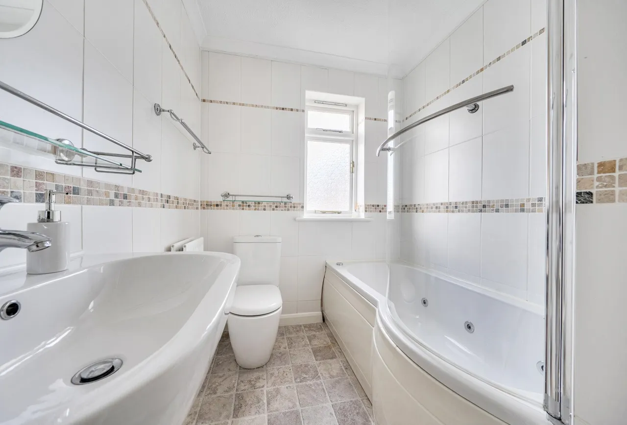 Oakwood Road, Horley, RH6 7BZ, photo 14