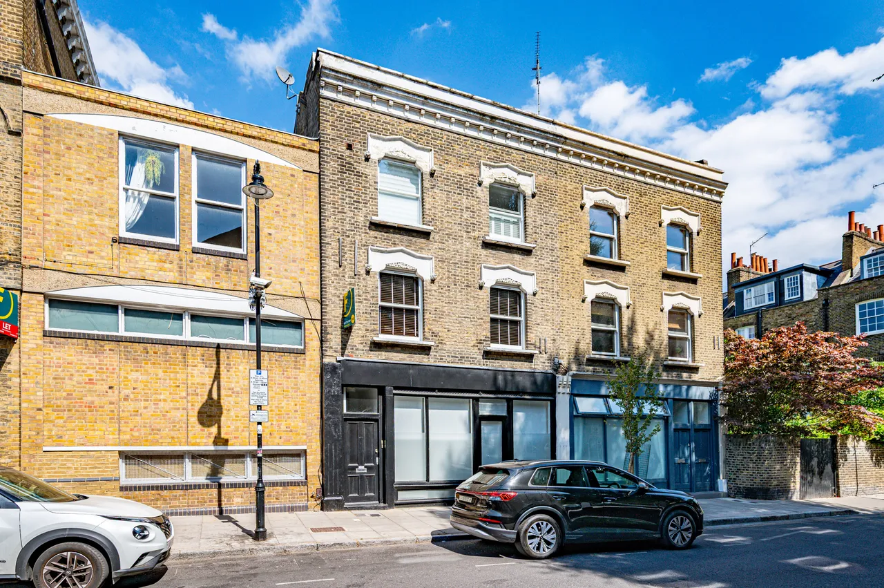 1 bed flat for sale — Lower Flat, 26 Barnsbury Street, London
