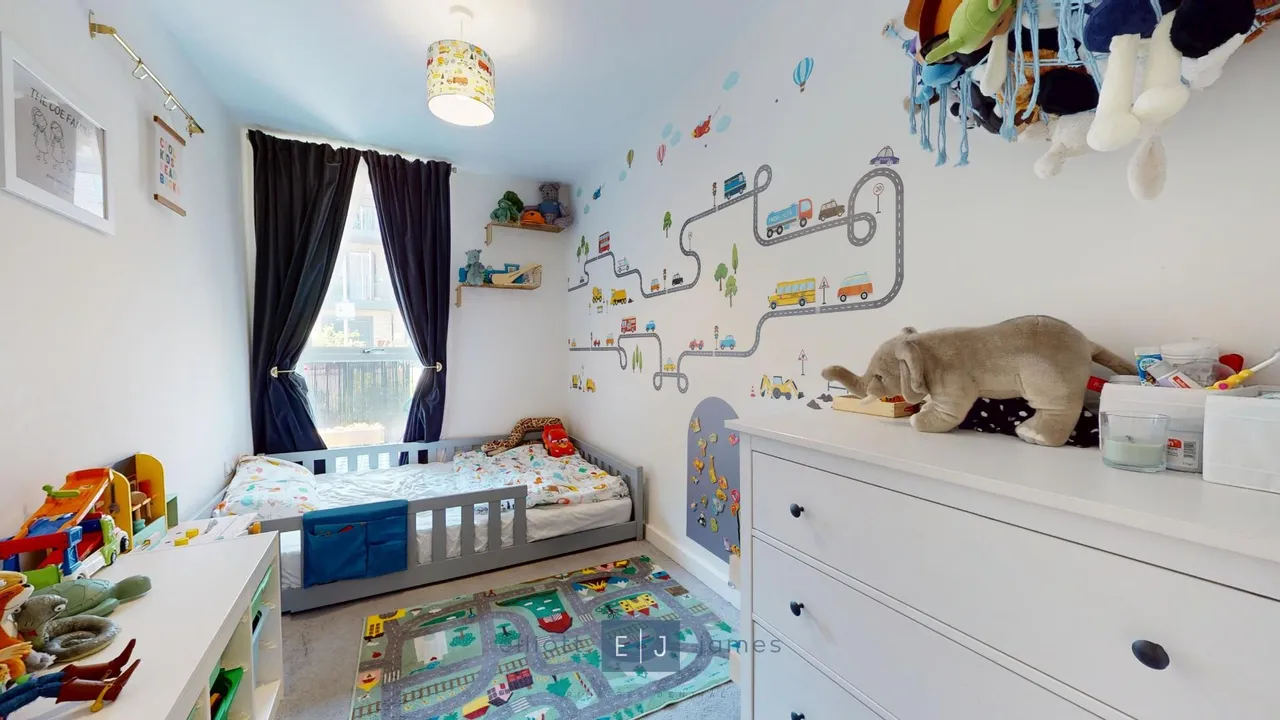 Academy Way, Loughton, IG10, photo 8