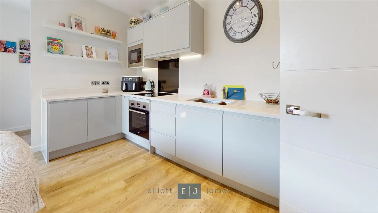 Academy Way, Loughton, IG10, photo 3