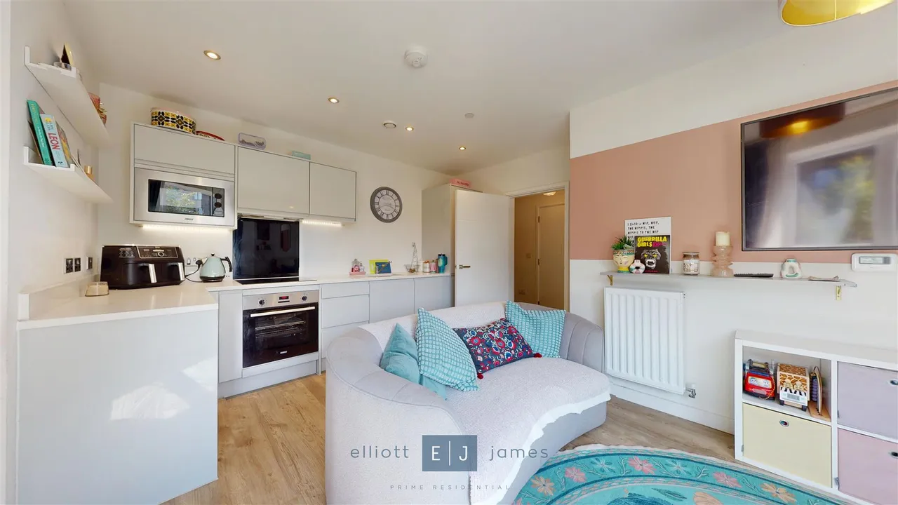 Academy Way, Loughton, IG10, photo 6