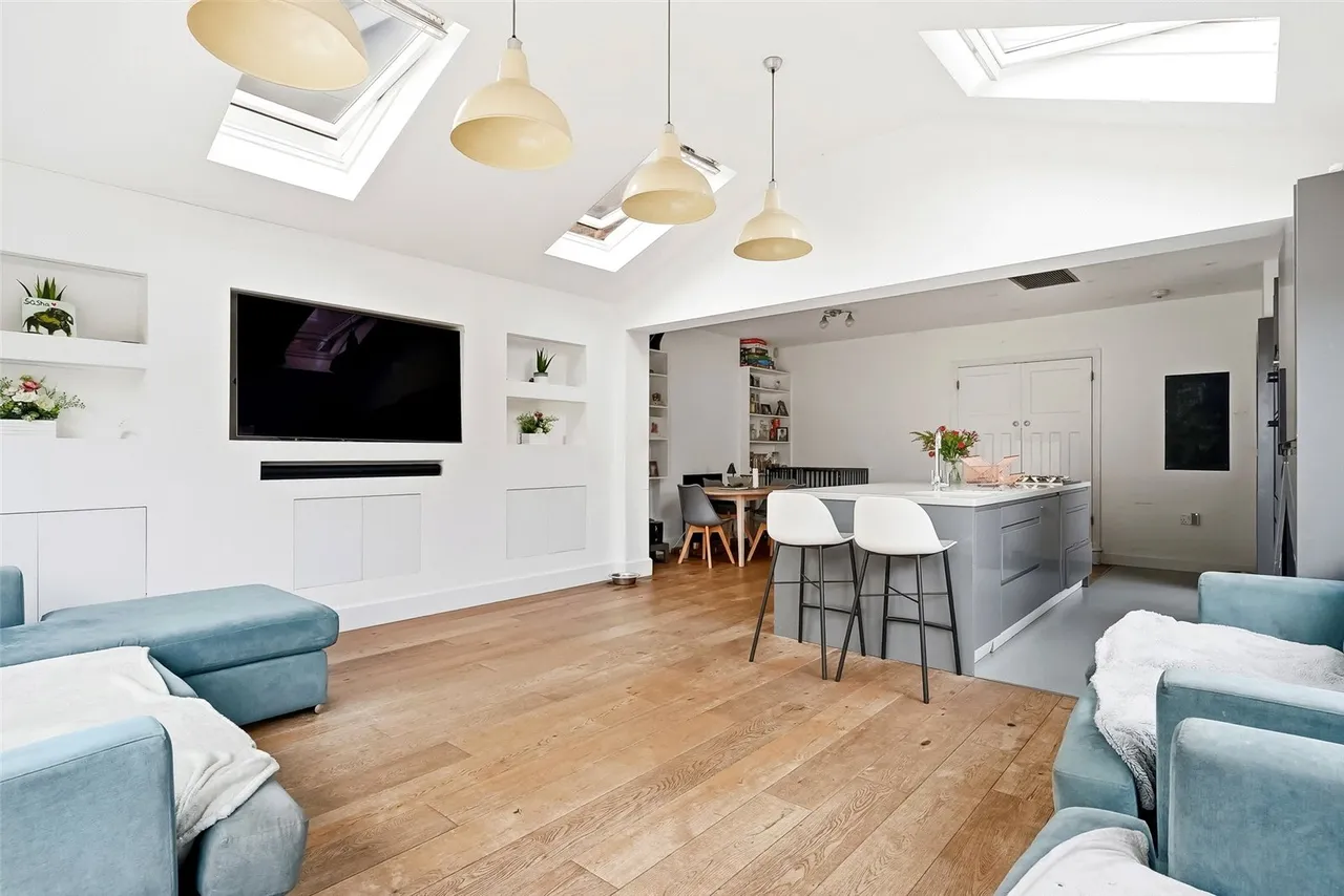 Uxbridge Road, Hampton Hill, TW12 1AY, photo 8
