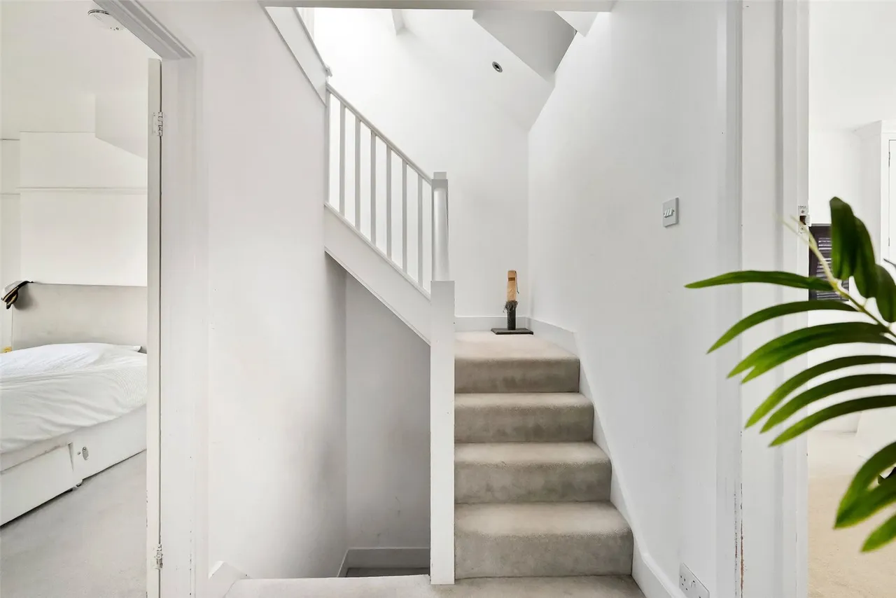 Uxbridge Road, Hampton Hill, TW12 1AY, photo 12