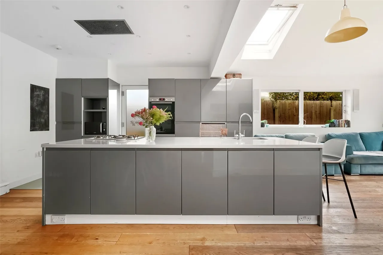 Uxbridge Road, Hampton Hill, TW12 1AY, photo 5