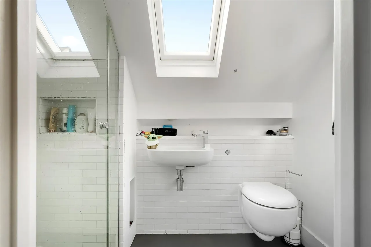 Uxbridge Road, Hampton Hill, TW12 1AY, photo 14