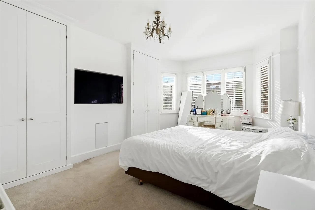 Uxbridge Road, Hampton Hill, TW12 1AY, photo 13